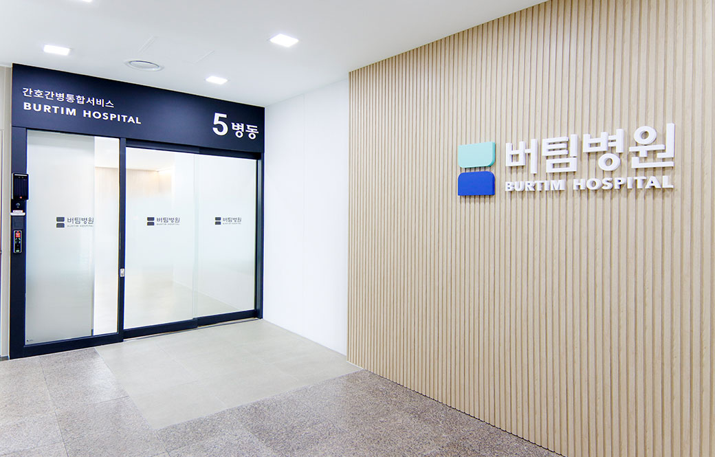 5층 엘리베이터 앞